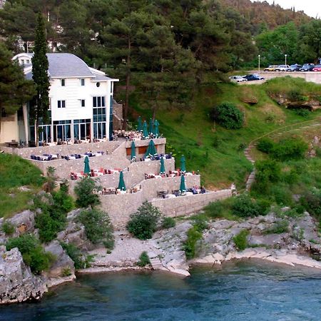 Hotel Ambasador 포드고리차 외부 사진
