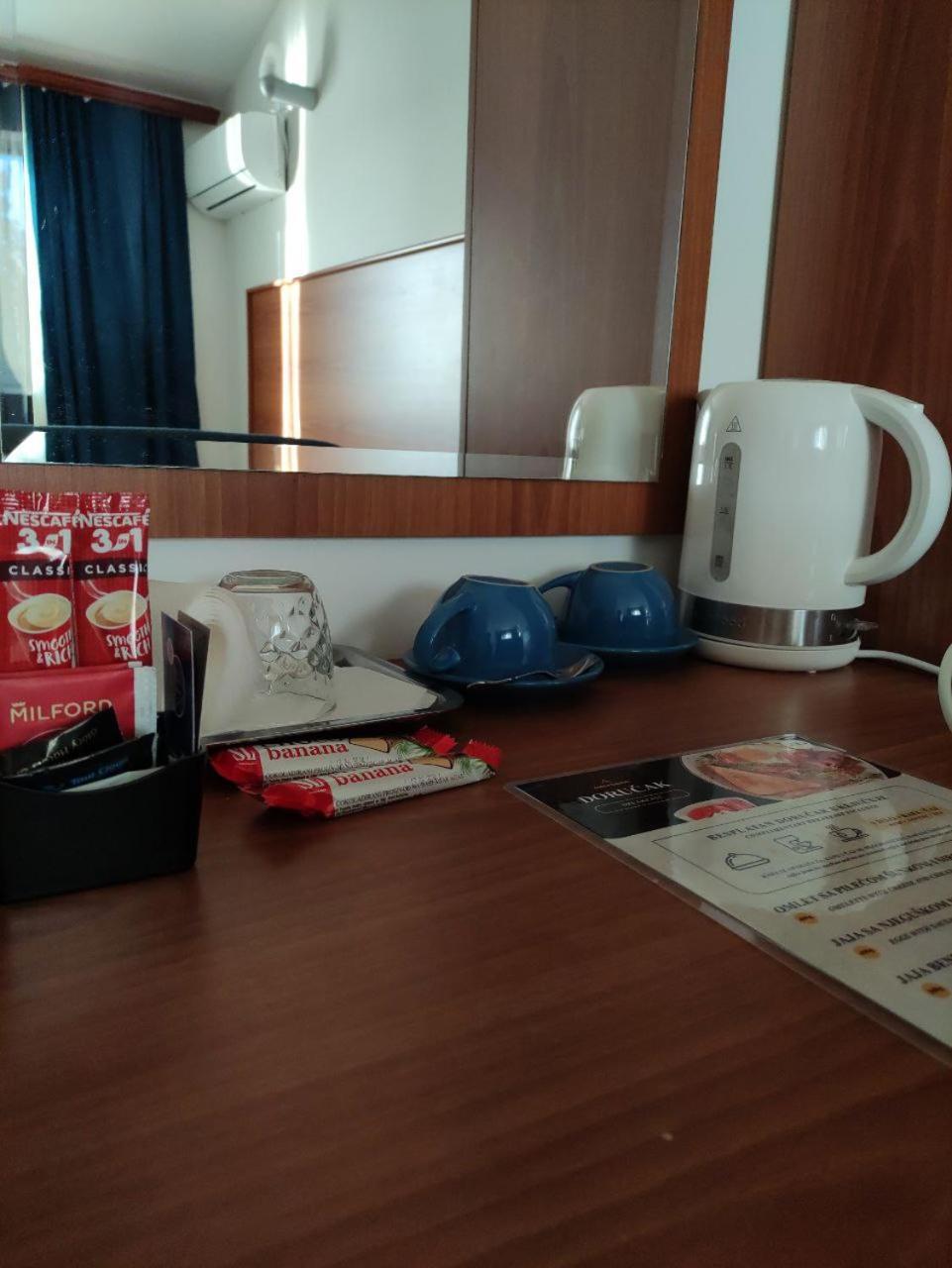 Hotel Ambasador 포드고리차 외부 사진