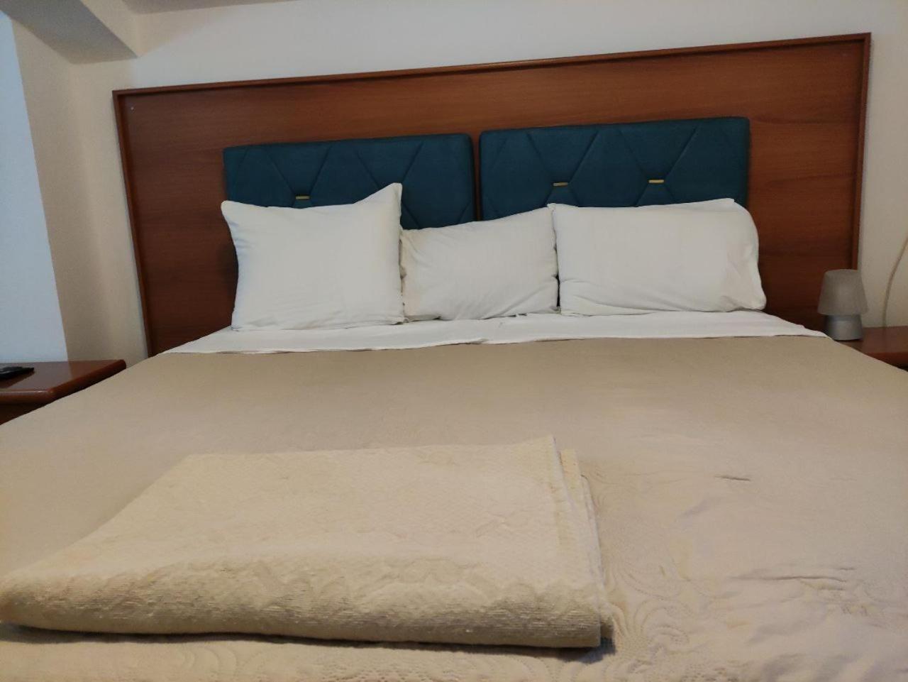 Hotel Ambasador 포드고리차 외부 사진