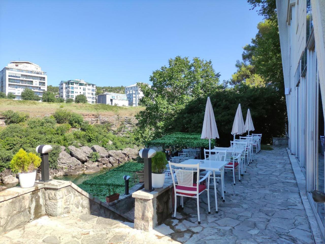 Hotel Ambasador 포드고리차 외부 사진
