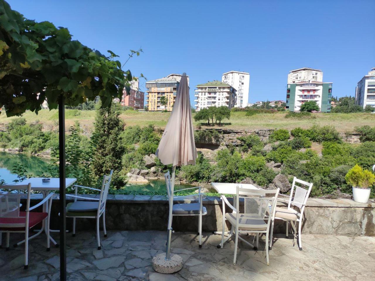 Hotel Ambasador 포드고리차 외부 사진