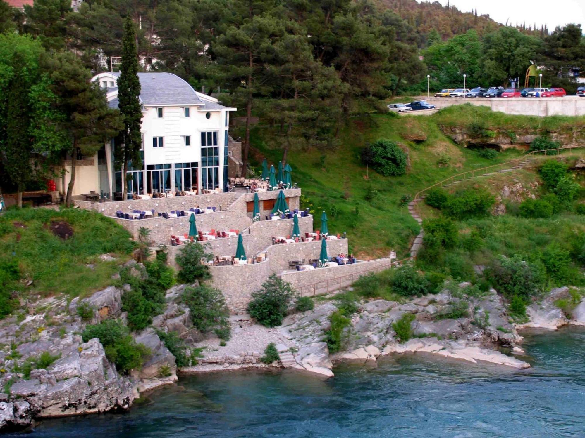 Hotel Ambasador 포드고리차 외부 사진